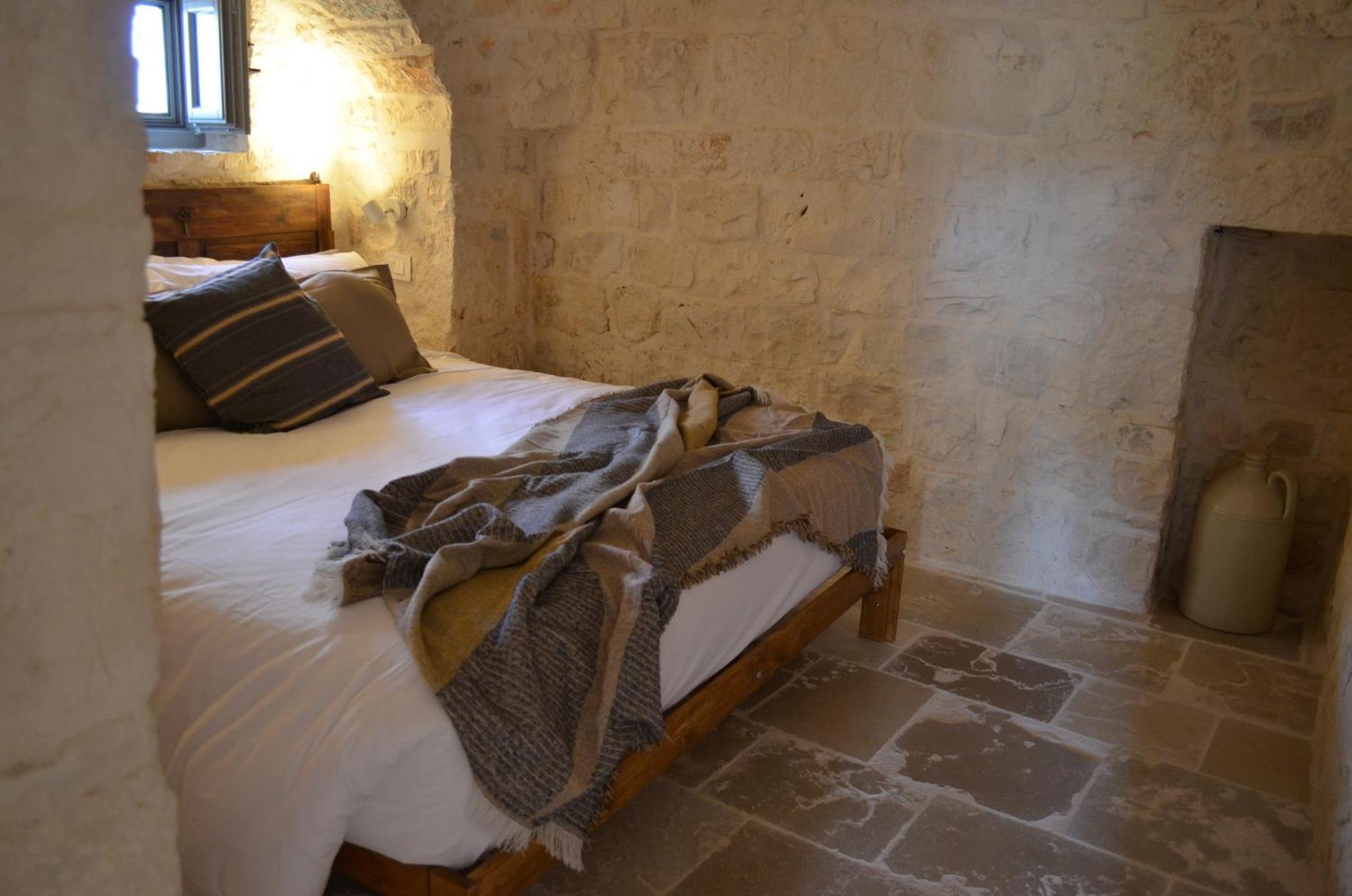 B&B Fuga Al Trullo Остуні Екстер'єр фото